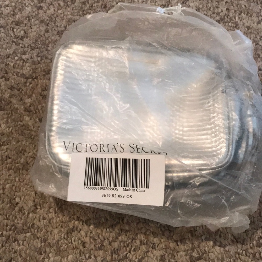 Victoria’s Secret crossbody bag. FREE SHIPPING - Picture 2 of 5